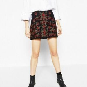 Zara Floral Embroidered Skirt Sz Small!
